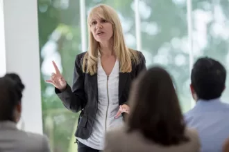 How to Create Engaging Employee Profiles